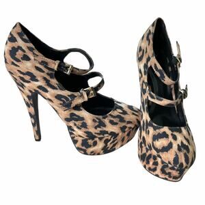 Qupid NWOB Penelope Leopard Platform Nubuck Heels Size 5.5 Double Strap Buckle